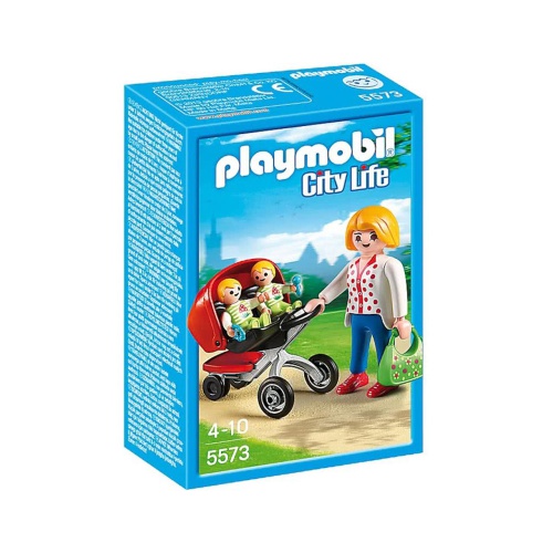 Maak een wandeling met de tweeling kinderwagen van PLAYMOBIL Mama heeft zin om vandaag te gaan wandelen. Ze zet de tweeling in de kinderwagen en geeft ze allebei een speeltje om onderweg mee te spelen. Ze pakt haar handtas en gaat de deur uit. Het is echt
